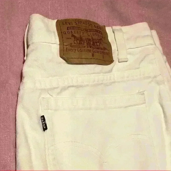 VTG 90s Levi’s White Black Tab Summer Shorts - Picture 6 of 7